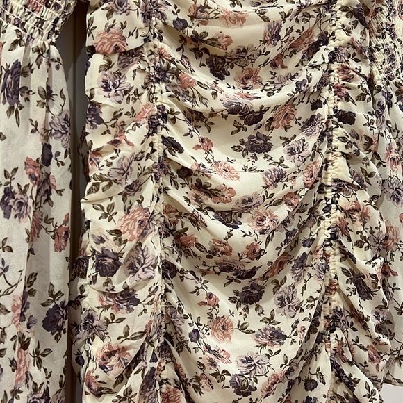 VICI Graylynn Ruched Floral Bell Sleeve Dress - Picture 4 of 6